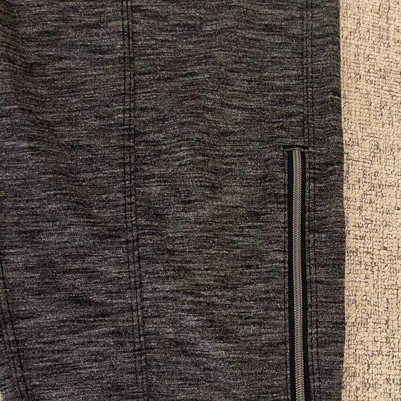 Athleta Women's Heathered Gray Zipper Pocket Cropped Pants, Size S‎ - Picture 4 of 4